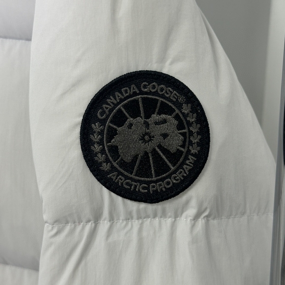 Canada goose hooded down jacket - Picture 3 of 3